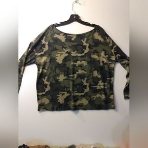Bailey’s Blossom Shauna Long Sleeve Camo Tee Size M